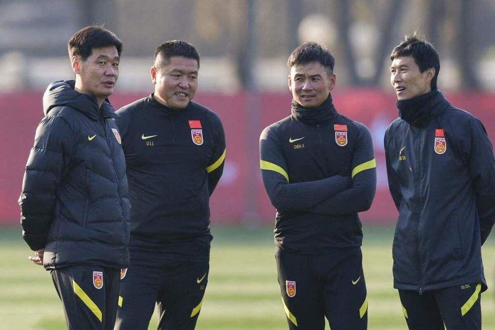 夫人在她20多岁的撕网袜